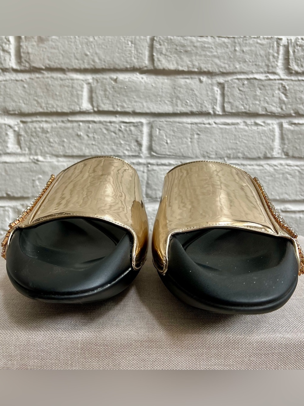 AZALEA WANG BUGGY SLIDE Black Gold Rhinestone unique curved Flatform Rubber base - Picture 10 of 16